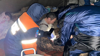 Ямалспасовцы эвакуировали и доставили в больницу тундровика