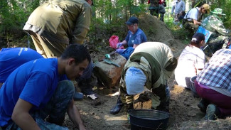 Ямальские поисковики разгадывают тайну упавшего самолета в Карелии