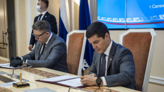 Поддержка для КМНС и спорта: губернатор Ямала подписал соглашение о партнёрстве с главой «Ачимгаз»