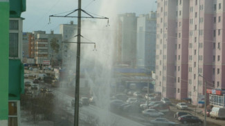 Очевидцы: в Ноябрьске бьет фонтан высотой в пять этажей
