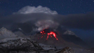 Бесстрашные туристы штурмуют проснувшийся вулкан Шивелуч