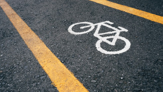 Узкие тротуары приходится делить с пешеходами и самокатчиками: когда Салехард подружится с велодорожками