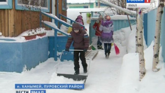 В поселке Ханымей все больше юных тимуровцев