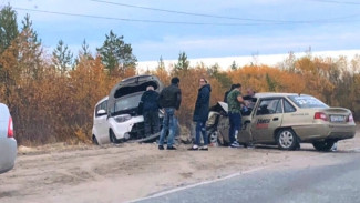 В Ноябрьске произошло лобовое столкновение двух иномарок