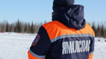 Ямальские спасатели вызволили мужчину из снежного плена