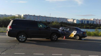 В Новом Уренгое произошло ДТП с участием «Яндекс Такси»