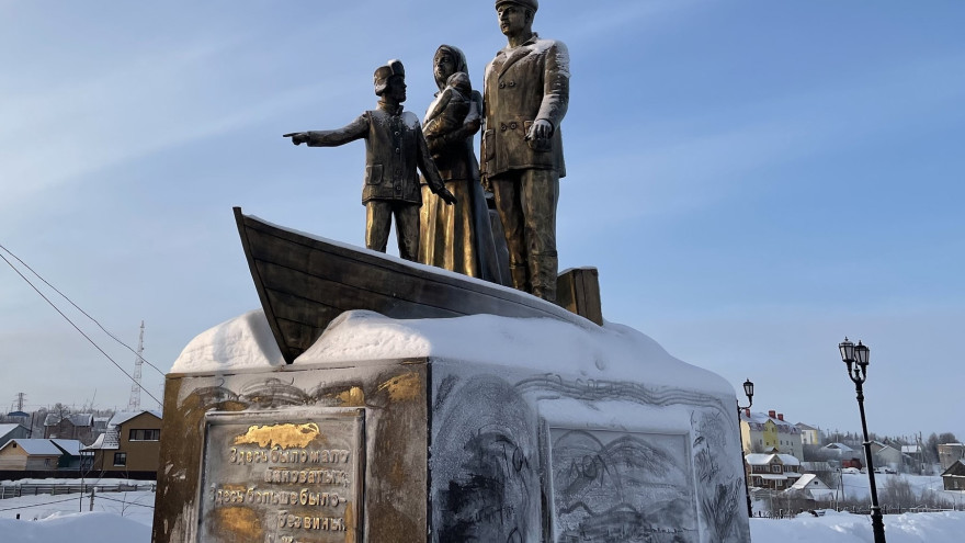 В Аксарке неизвестные осквернили памятник основателям села