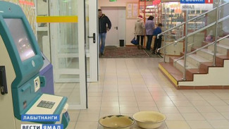 Весенняя капель. Протекающие потолки стали обыденностью для детской поликлиники в Лабытнанги
