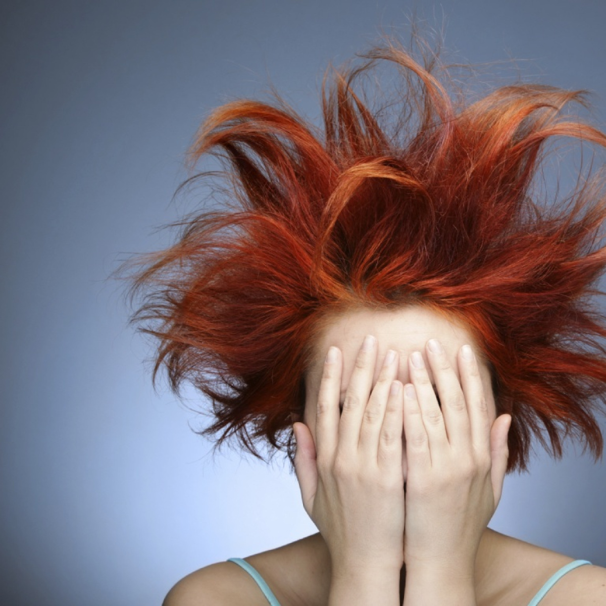 Что делать, если электризуются волосы: методы борьбы от опытного парикмахера