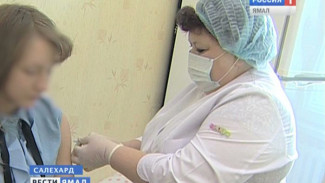Ямальских школьниц прививают английской вакциной