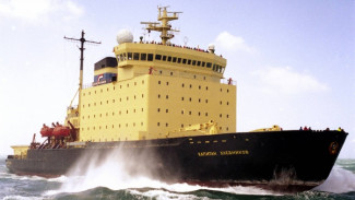 2 месяца в арктических водах. Ледокол «Капитан Хлебников» ушел в плавание с иностранными туристами на борту