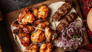 Жителям ЯНАО напомнили правила пищевой безопасности при приготовлении шашлыка