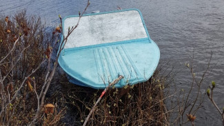 Речная прогулка закончилась трагедией: на Ямале погибла женщина, севшая в лодку к пьяному сыну