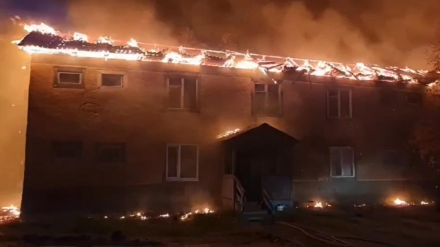 В Ноябрьске арестовали обвиняемого в поджоге дома, где погибли женщина и двое детей