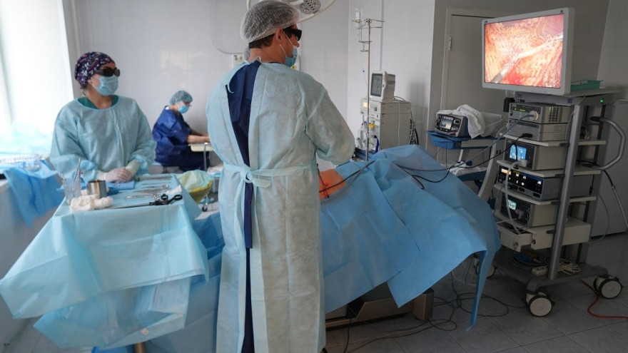 В Ноябрьске хирурги успешно удалили опухоль пациенту с раком печени 