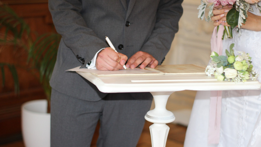 Ямальские ЗАГСы ограничили число присутствующих на церемонии бракосочетания