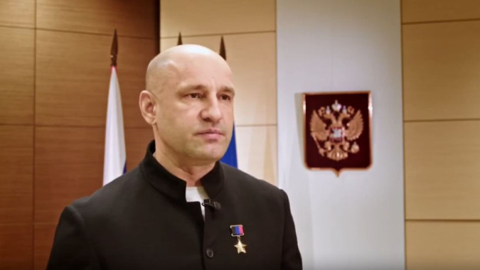 «Победа вновь будет за нами»: полпред Жога поздравил уральцев с 9 Мая
