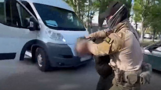 Сотрудники ФСБ задержали тюменца, склонявшего российских военных на сторону ВСУ 