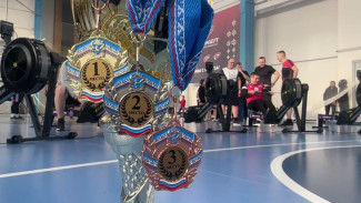 В Салехарде поклонники гребли-индор отметили День защитника Отечества большим турниром