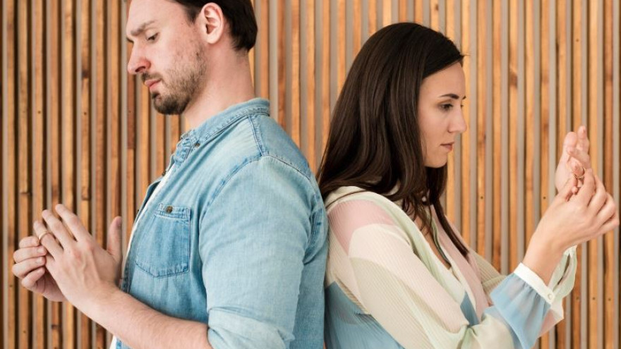 К чему приводит молчание в отношениях: 5 признаков, что все идет к разрыву