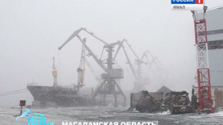 «Золото Колымы» пришвартовалось в порту Магадана в условиях почти нулевой видимости