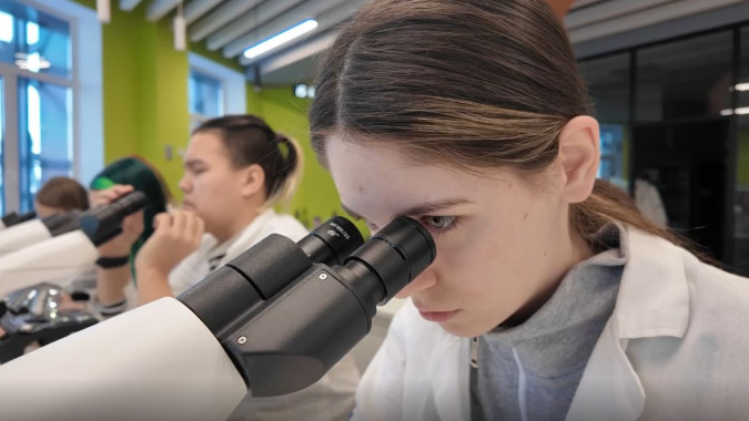 Губернатор ЯНАО поздравил учёных с профессиональным праздником