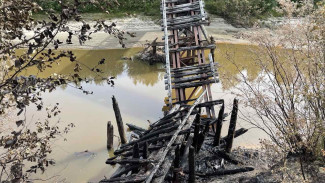 Уничтожение истории. Вандалы сожгли мост 501 стройки недалеко от Салехарда