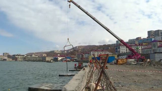 В Холмском морском порту приступили к реконструкции причального комплекса