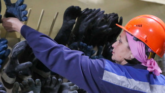 Минпромторг: свыше 40% работников российской промышленности составляют женщины