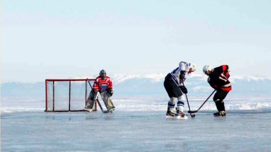 На арктической льдине в хоккей сыграют папа Римский и Генсек ООН