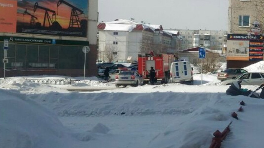 В Ноябрьске из-за конфет эвакуировали целое отделение банка