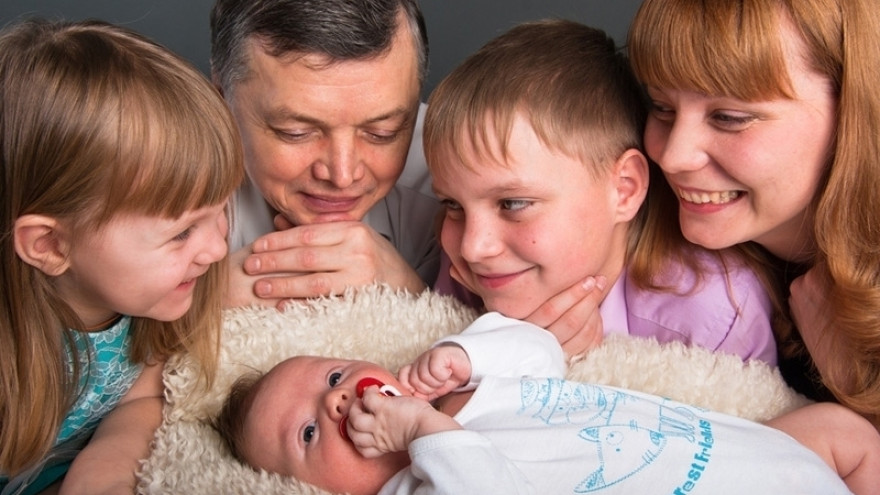 На Ямале со следующего года упростят получение пособия для многодетных семей