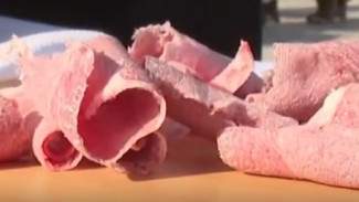 Жителей Ямала предупредили о скрытой опасности строганины 