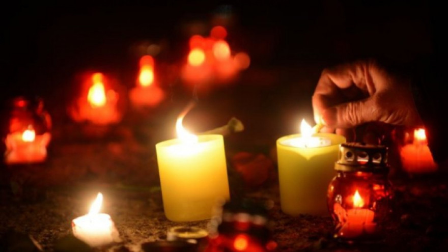 Понедельник в России объявлен общенациональным днем траура по погибшим в авиакатастрофе Ту-154