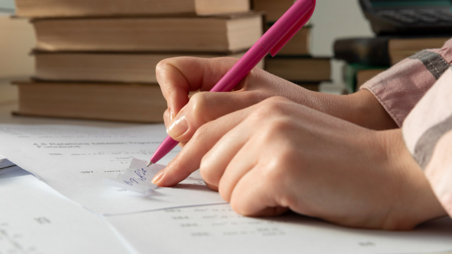 Для тренировочного ЕГЭ по математике школы Ямала меняют режим работы