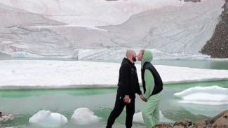 Горная жемчужина: в ЯНАО состоялось массовое восхождение на Ледник Романтиков 