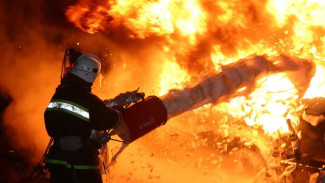 На Ямале во время пожара на предприятии сгорел охранник