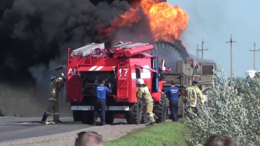 2 крупных пожара на Ямале. В Новом Уренгое горел рынок, а в Пуровском районе - КАМАЗ