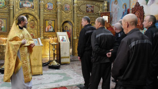 Священнослужитель совершил таинства для пожизненно осужденных в колонии Харпа