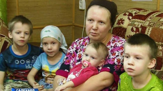 Не свои, но родные: почему на Ямале пустеют детские дома? И как округ помогает тем, кто решился взять ребенка под опеку?