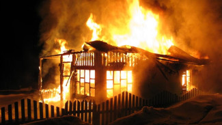 В Губкинском дотла сгорел дом