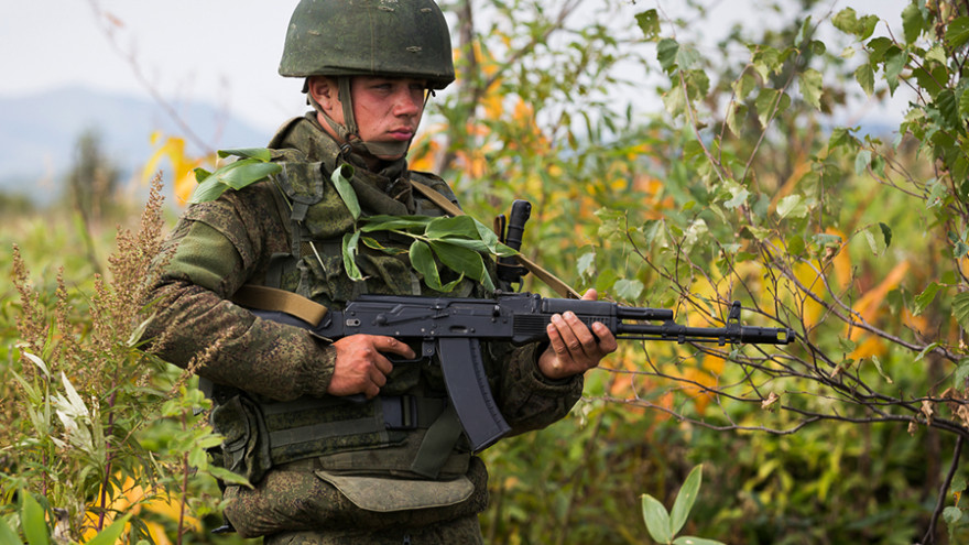 В Совфеде заявили, что Россия может перейти на контрактную армию, но «срочник есть срочник»