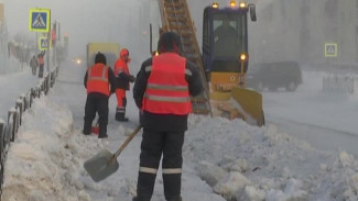 Дмитрий Артюхов распорядился взять ситуацию с уборкой снега под особый контроль