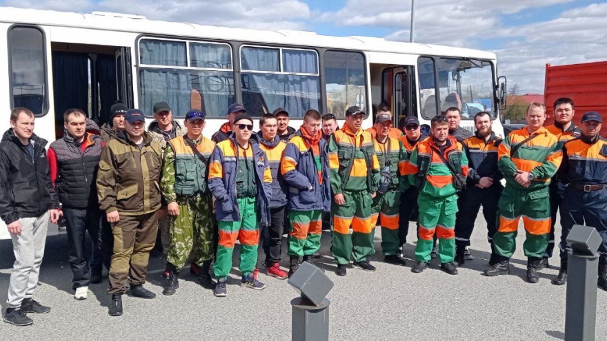 Ямальские спасатели отправились на тушение лесных пожаров в Тюменской области