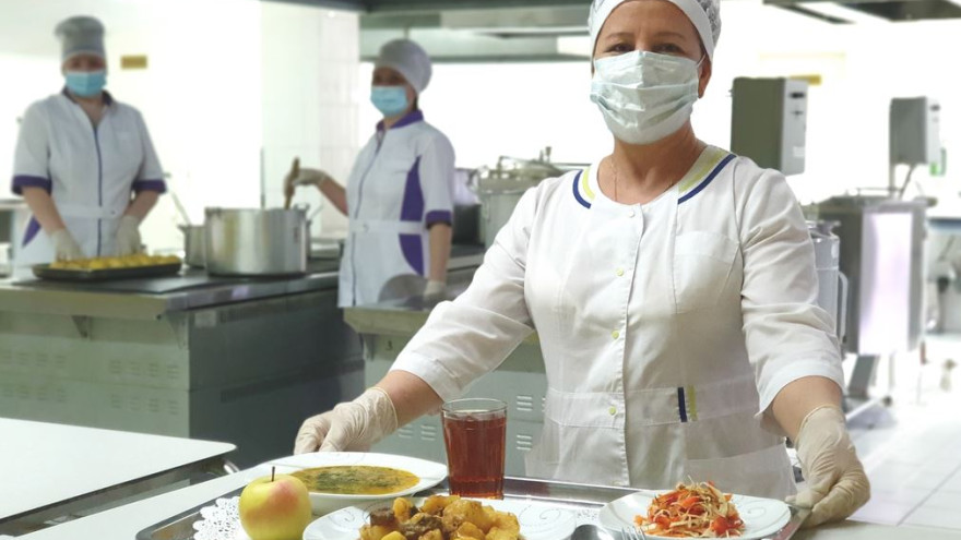 Оленина и дикоросы: больничное меню в Губкинском пополнилось блюдами из местной продукции