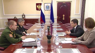 Планы, задачи и совместные проекты обсудили глава Ямала и новый военный комиссар