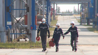 Уральские журналисты увидели крупнейший российский нефтегазохимический комплекс в работе