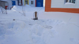 Стул и шифер: необычные находки обнаружили надымские коммунальщики