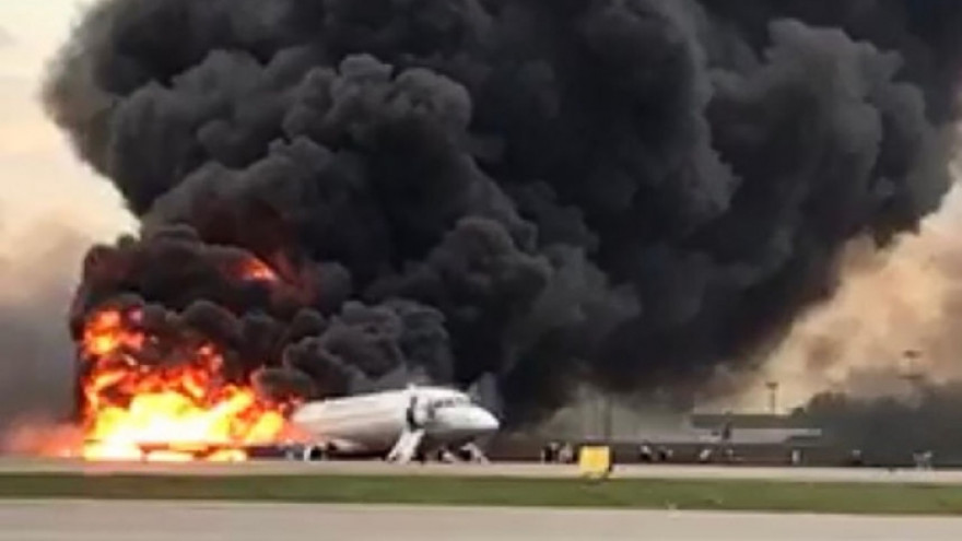 На борту самолета, загоревшегося 5 мая в Шереметьево, был пассажир из Нового Уренгоя