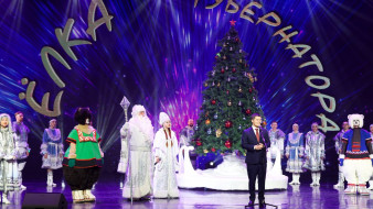 В Салехарде прошла Губернаторская ёлка для школьников Ямала и Волновахи
